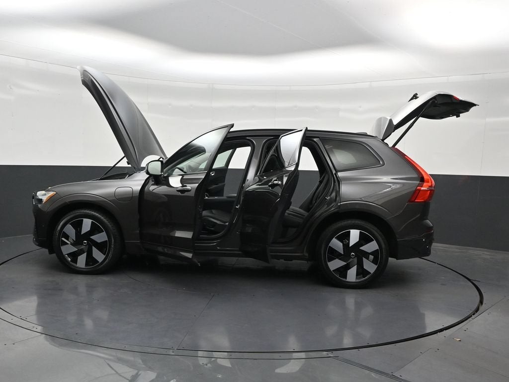 2024 Volvo XC60 Recharge Plug-In Hybrid T8 Plus Dark Theme