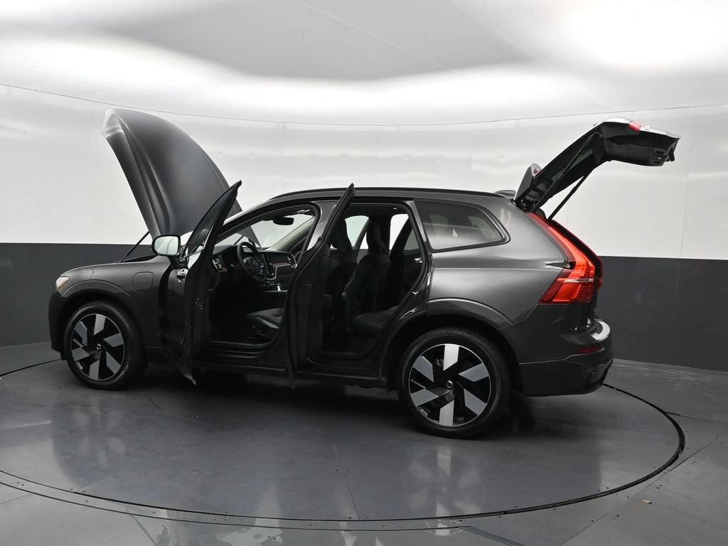 2024 Volvo XC60 Recharge Plug-In Hybrid T8 Plus Dark Theme