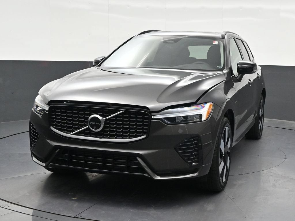 2024 Volvo XC60 Recharge Plug-In Hybrid T8 Plus Dark Theme