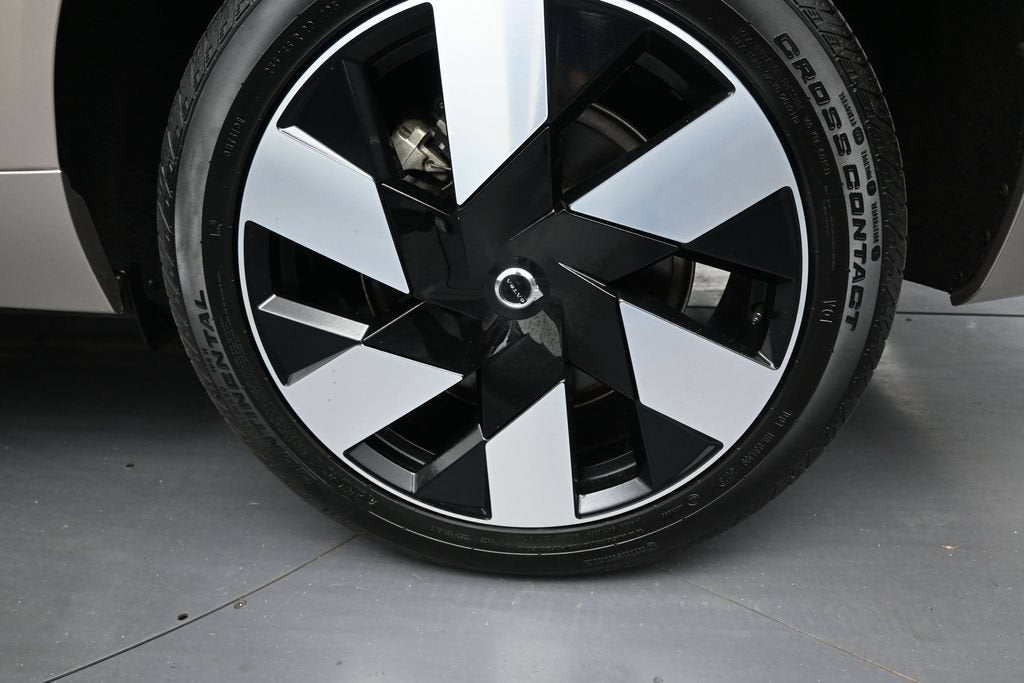 2024 Volvo XC60 Recharge Plug-In Hybrid T8 Plus Dark Theme