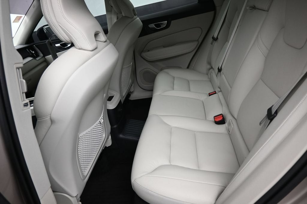 2024 Volvo XC60 Recharge Plug-In Hybrid T8 Plus Dark Theme