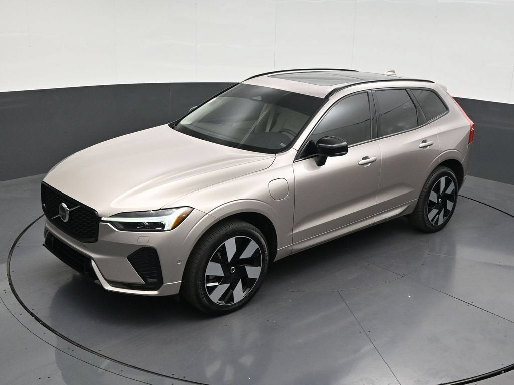 2024 Volvo XC60 Recharge Plug-In Hybrid T8 Plus Dark Theme