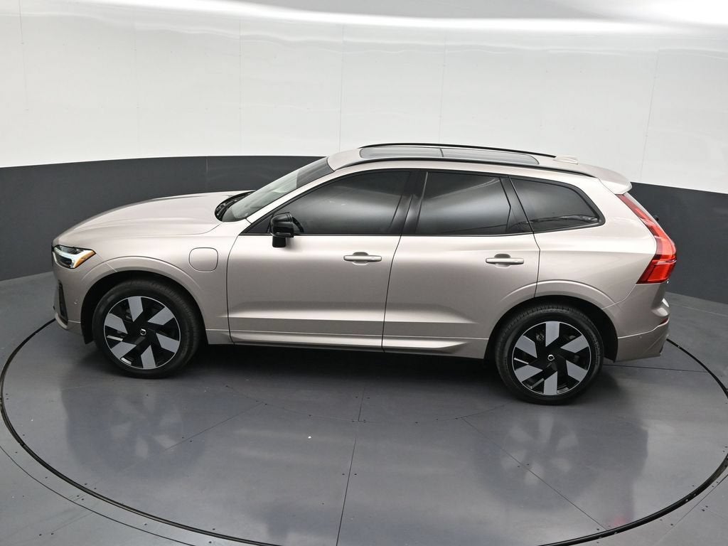 2024 Volvo XC60 Recharge Plug-In Hybrid T8 Plus Dark Theme