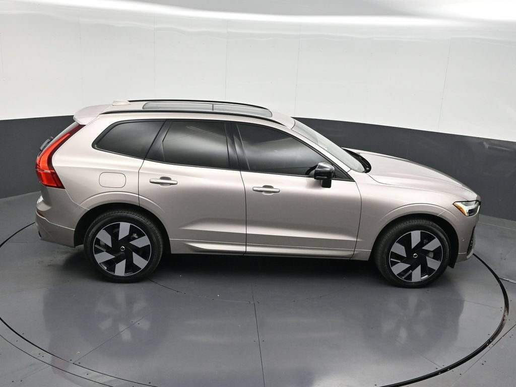 2024 Volvo XC60 Recharge Plug-In Hybrid T8 Plus Dark Theme