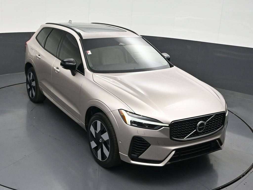 2024 Volvo XC60 Recharge Plug-In Hybrid T8 Plus Dark Theme
