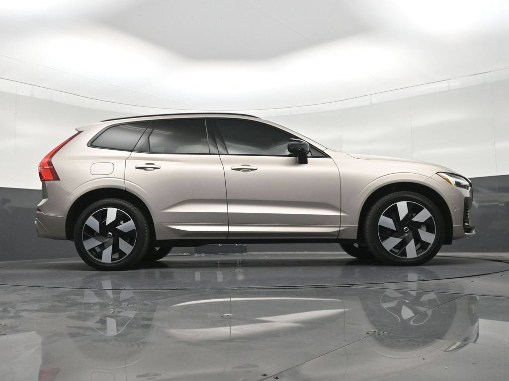 2024 Volvo XC60 Recharge Plug-In Hybrid T8 Plus Dark Theme