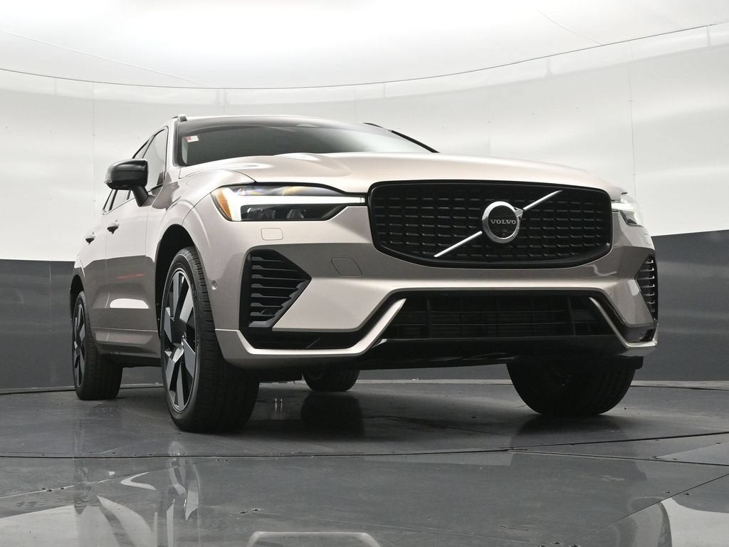 2024 Volvo XC60 Recharge Plug-In Hybrid T8 Plus Dark Theme