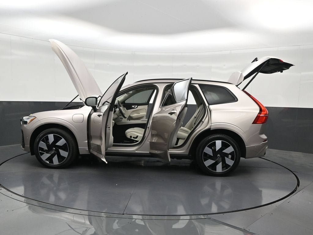 2024 Volvo XC60 Recharge Plug-In Hybrid T8 Plus Dark Theme