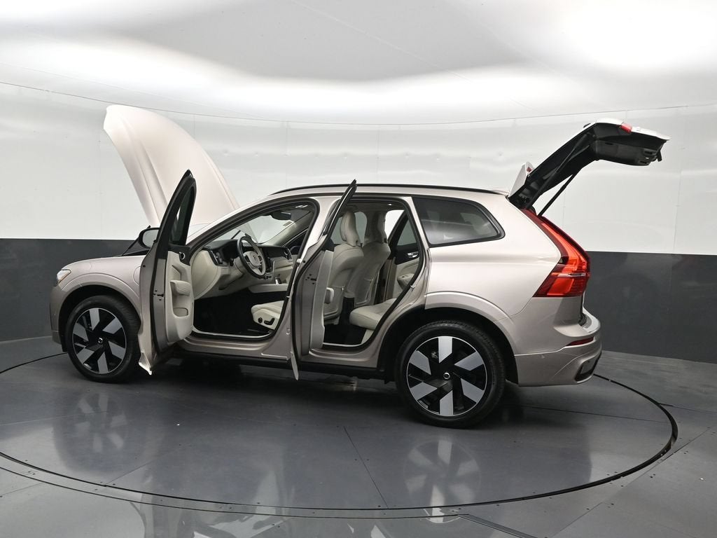 2024 Volvo XC60 Recharge Plug-In Hybrid T8 Plus Dark Theme