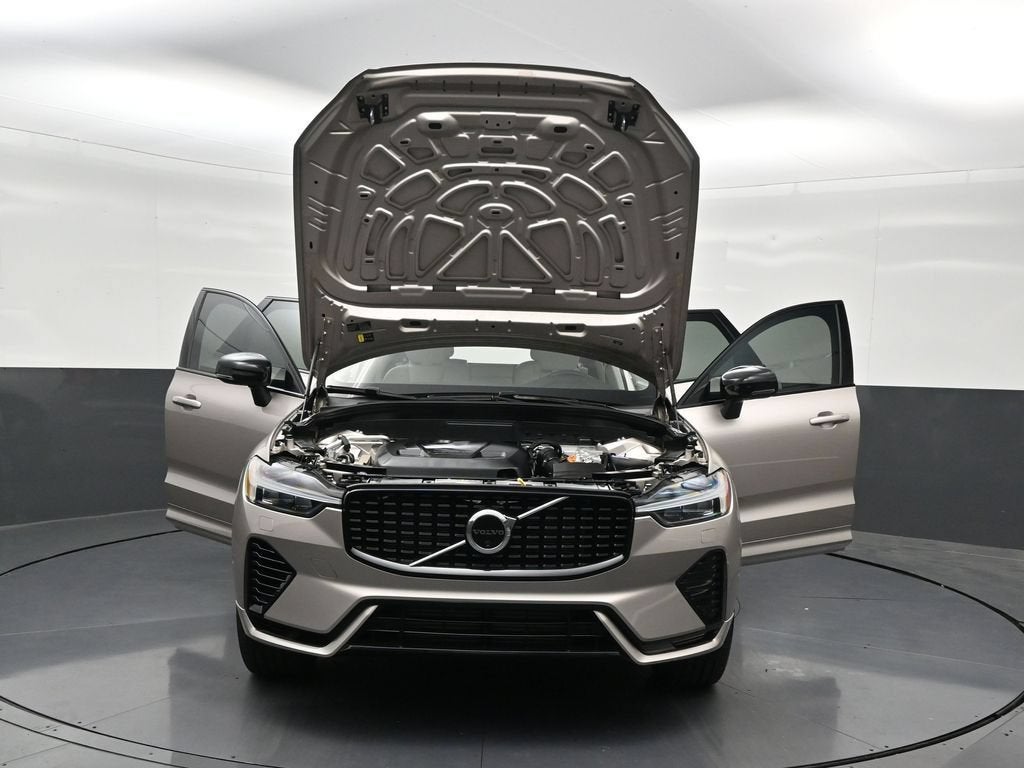 2024 Volvo XC60 Recharge Plug-In Hybrid T8 Plus Dark Theme