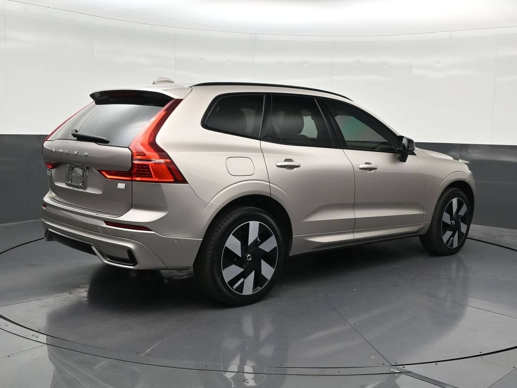 2024 Volvo XC60 Recharge Plug-In Hybrid T8 Plus Dark Theme