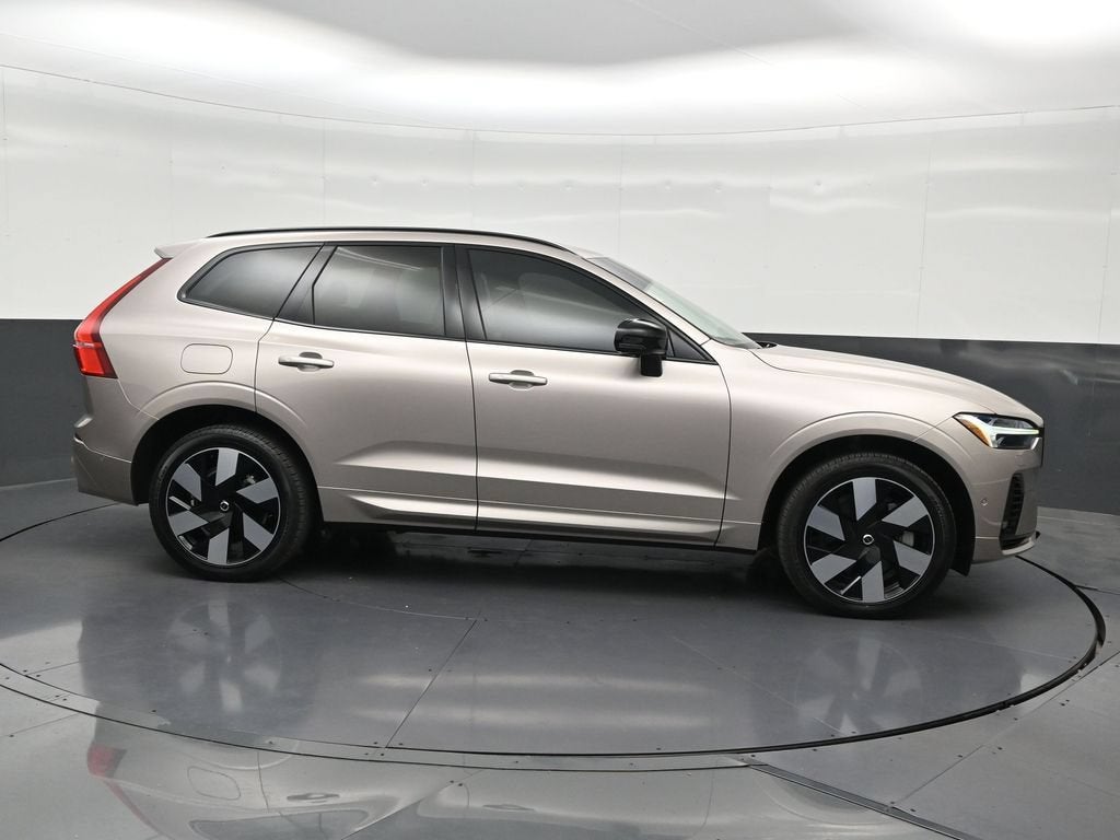 2024 Volvo XC60 Recharge Plug-In Hybrid T8 Plus Dark Theme