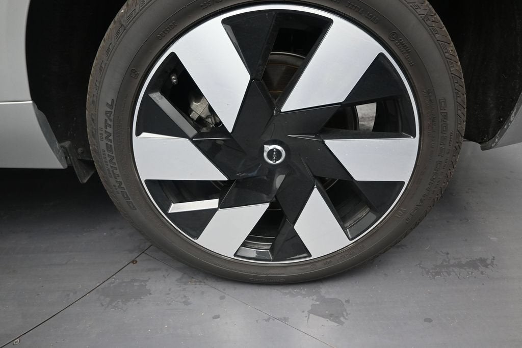 2024 Volvo XC60 Recharge Plug-In Hyb Ultimate Dark Theme