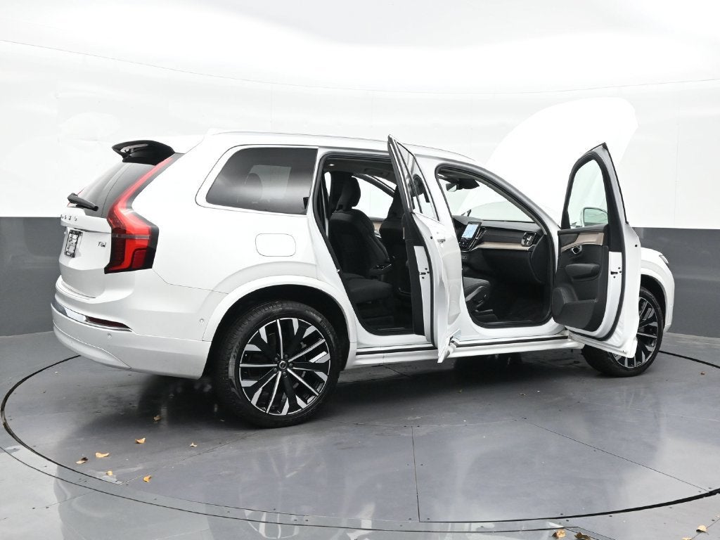 2025 Volvo XC90 Plug-In Hybrid Plus