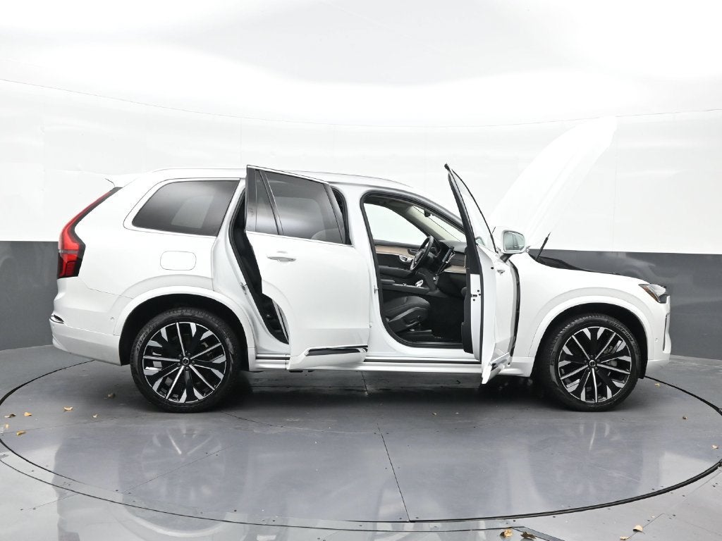 2025 Volvo XC90 Plug-In Hybrid Plus