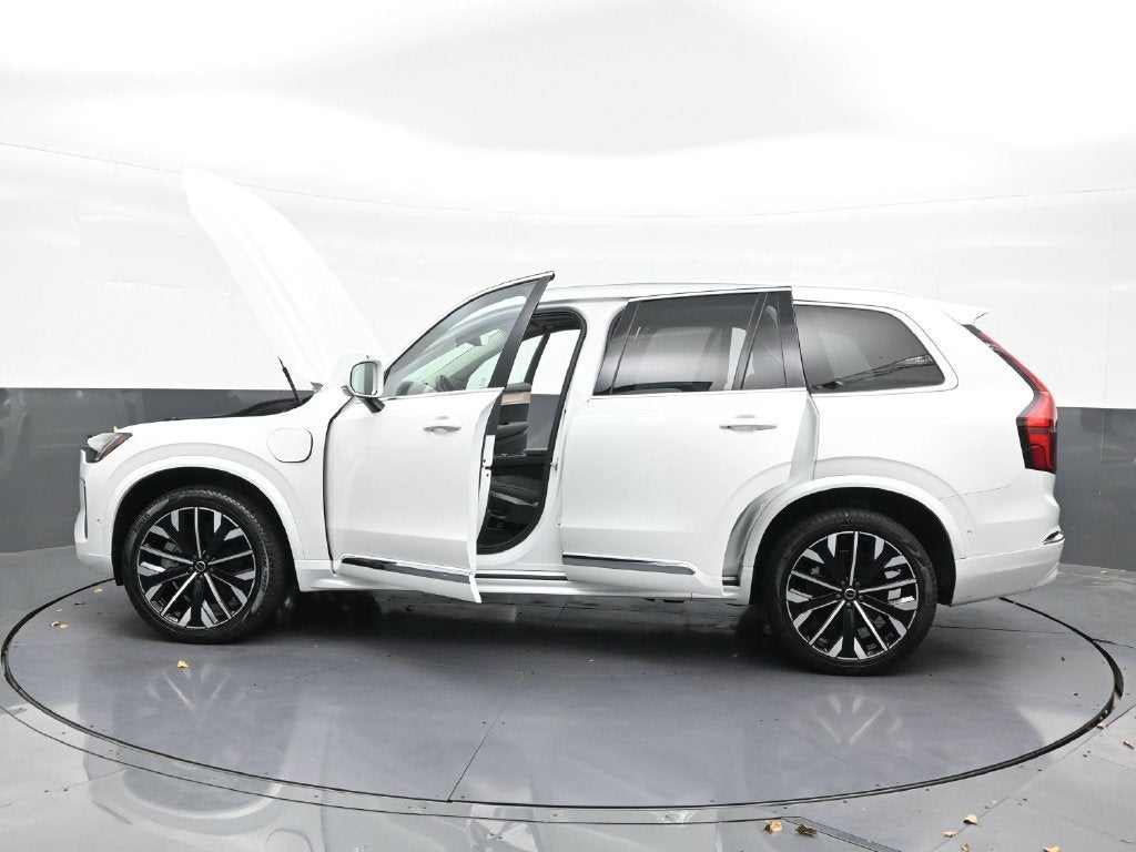 2025 Volvo XC90 Plug-In Hybrid Plus