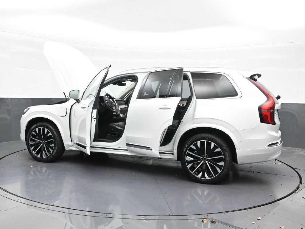2025 Volvo XC90 Plug-In Hybrid Plus