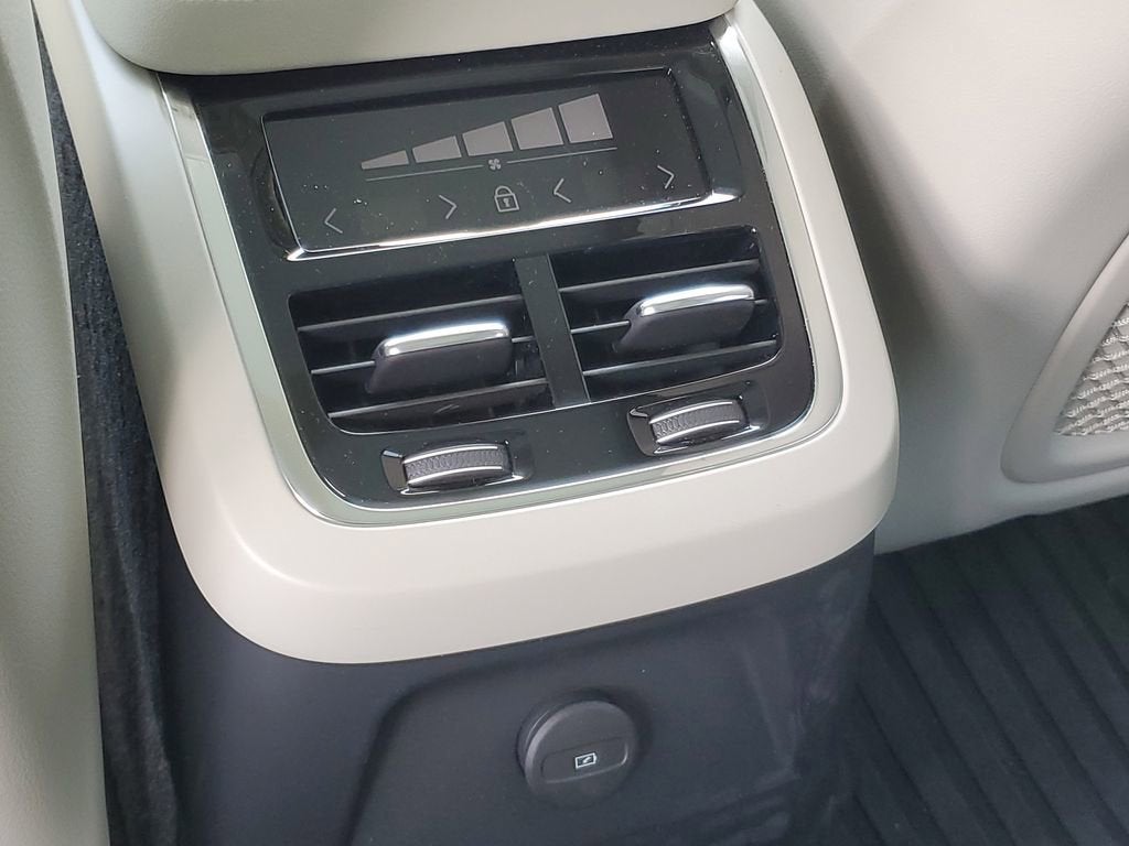 2025 Volvo XC90 Plug-In Hybrid Core