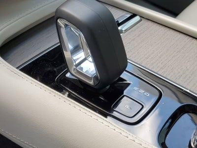 2025 Volvo XC90 Plug-In Hybrid Core