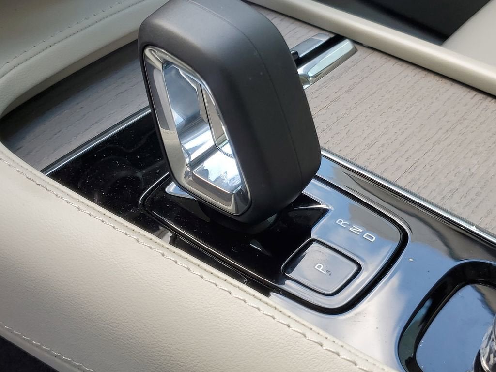 2025 Volvo XC90 Plug-In Hybrid Core