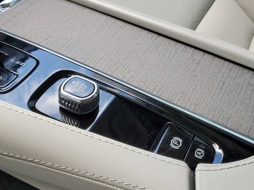 2025 Volvo XC90 Plug-In Hybrid Core