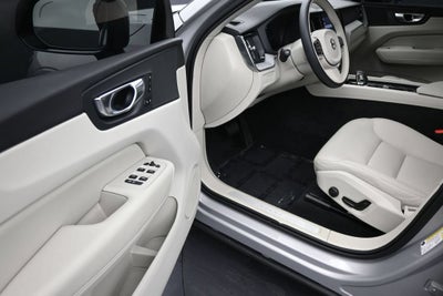 2025 Volvo XC60 Plug-In Hybrid Plus