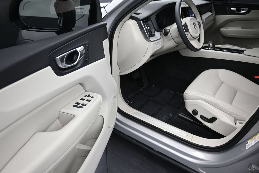 2025 Volvo XC60 Plug-In Hybrid Plus