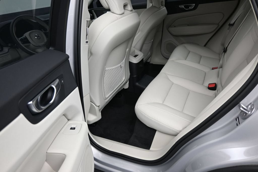 2025 Volvo XC60 Plug-In Hybrid Plus