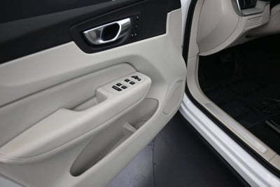 2025 Volvo XC60 Plug-In Hybrid Plus
