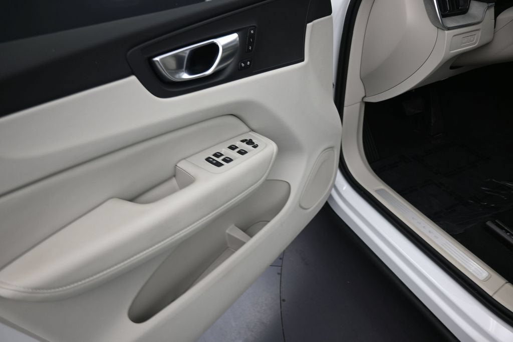 2025 Volvo XC60 Plug-In Hybrid Plus
