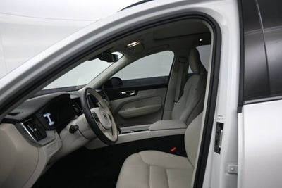 2025 Volvo XC60 Plug-In Hybrid Plus