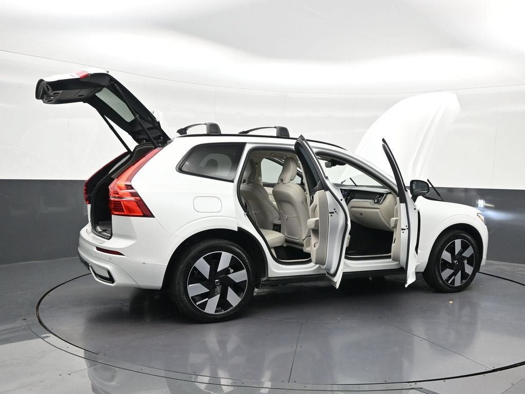 2025 Volvo XC60 Plug-In Hybrid Plus
