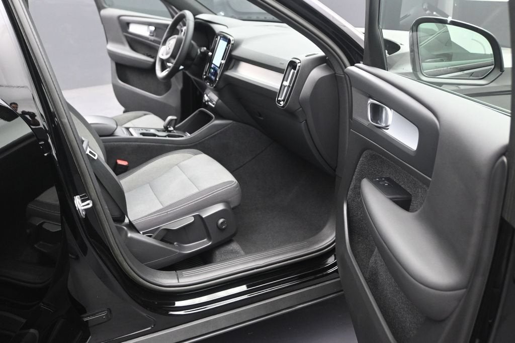 2023 Volvo XC40 Core