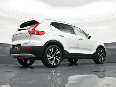 2023 Volvo XC40 Plus Bright Theme