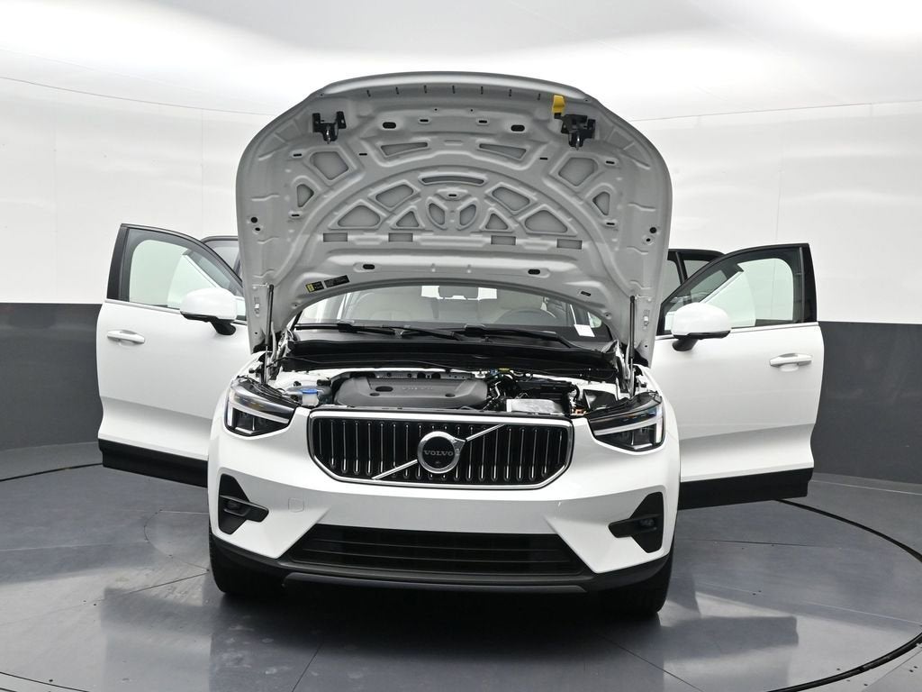 2023 Volvo XC40 Plus Bright Theme