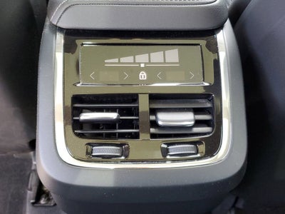 2023 Volvo XC60 Ultimate Bright Theme