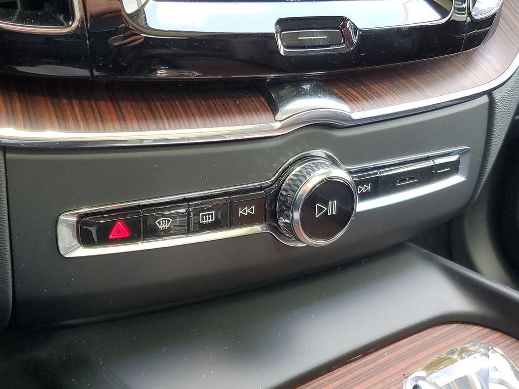 2023 Volvo XC60 Ultimate Bright Theme