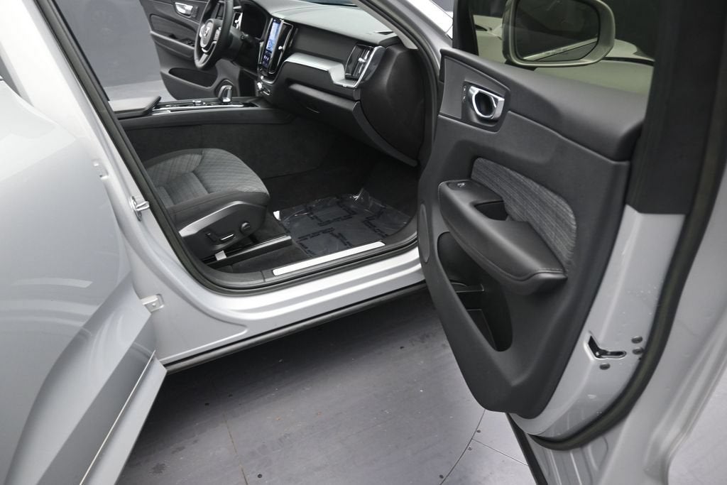 2023 Volvo XC60 B5 Core