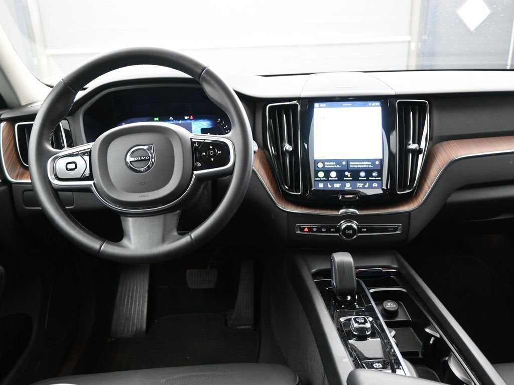2023 Volvo XC60 Plus Dark Theme