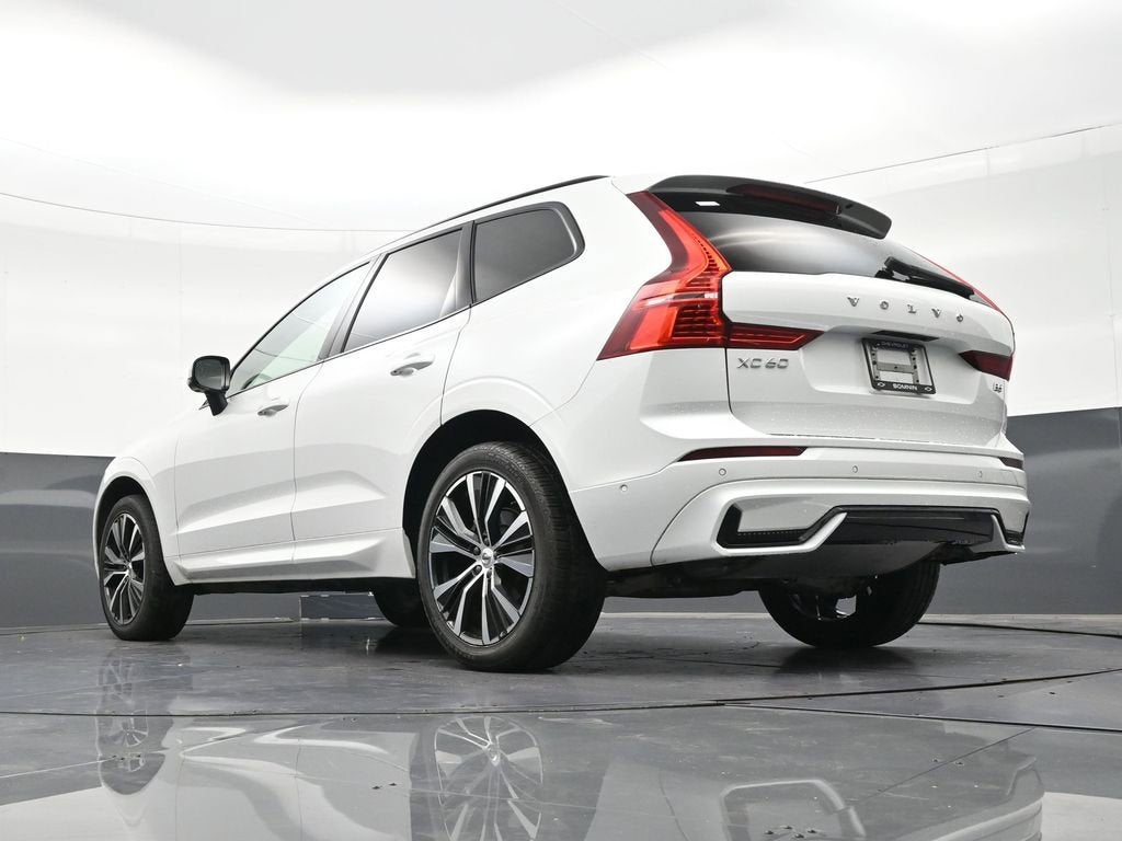 2023 Volvo XC60 Plus Dark Theme