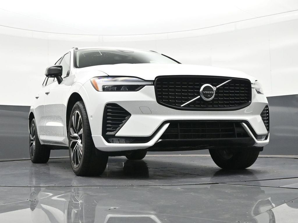 2023 Volvo XC60 Plus Dark Theme