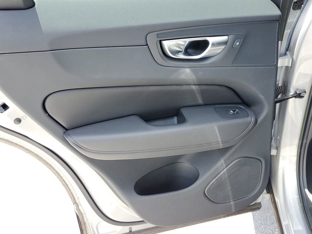 2023 Volvo XC60 Plus Dark Theme