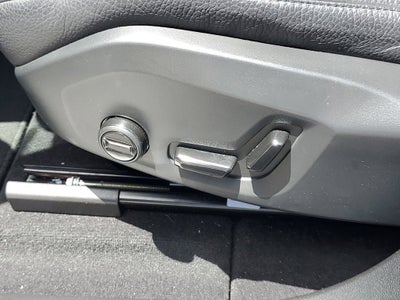 2023 Volvo XC60 Plus Dark Theme