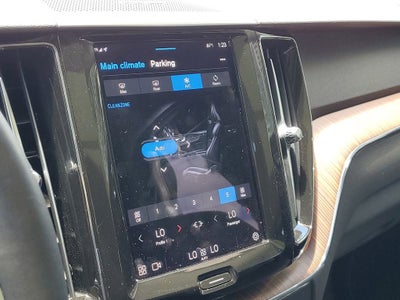2023 Volvo XC60 Plus Dark Theme