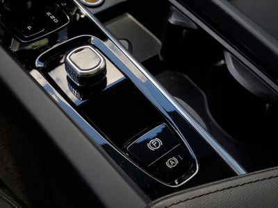 2023 Volvo XC60 Plus Dark Theme