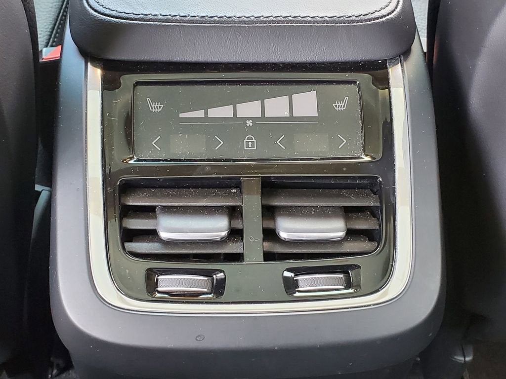 2024 Volvo XC90 Plus Bright Theme