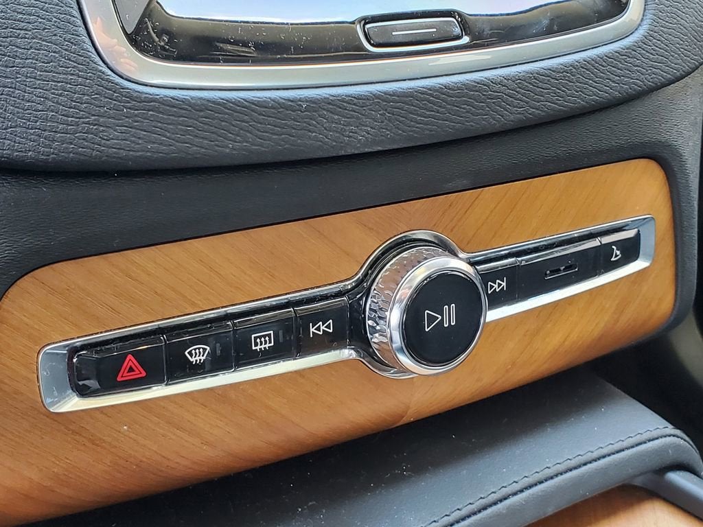 2024 Volvo XC90 Plus Bright Theme