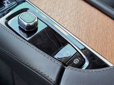 2024 Volvo XC90 Plus Bright Theme