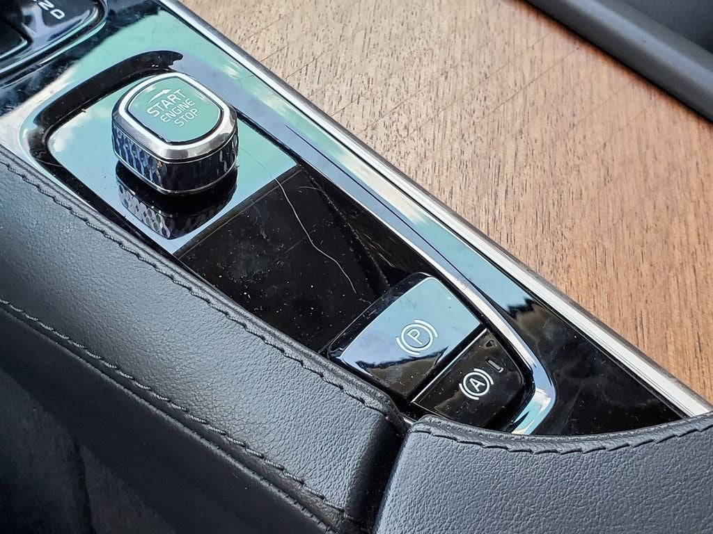 2024 Volvo XC90 Plus Bright Theme