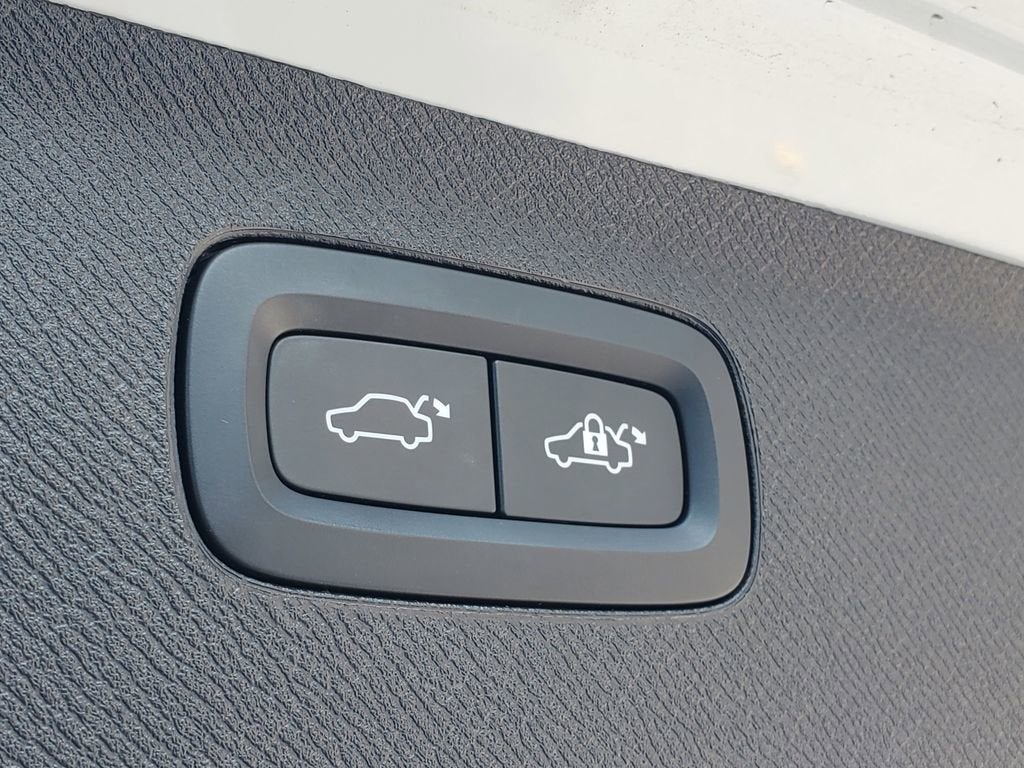 2024 Volvo XC90 Plus Bright Theme